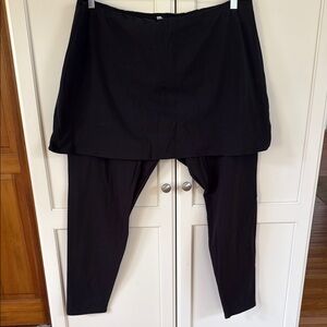 Black Skirted Leggings, legacy size 2X. Never worn. Great quality